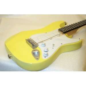  YNGWIE MALMSTEEN Miniature Guitar Fender: Musical 