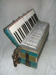 VINTAGE FRONTALINI ITALIA ACCORDION FOR REPAIR OR SPARE  