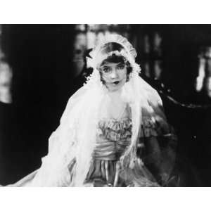  1920 photo Lillian Gish, three quarter length 13505098 