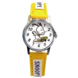   Snoopy Skateboarding Watch   Peanuts Yellow Wrist Watch Toys & Games