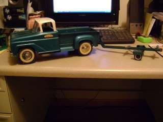 VINTAGE TONKA TOYS STEP SIDE PICKUP TRUCK GREEN AND WHITE WITH BOAT 