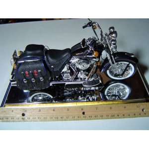  1:10 Harley Davidson Motorcycle 1997 FLSTS Heritage 