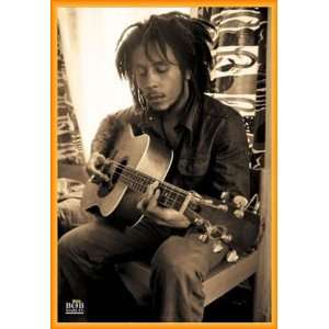 Bob Marley Poster und Kunststoff Rahmen   Sepia, Gitarre (91 x 61cm 